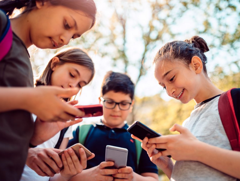 Should Kids Have Social Media?